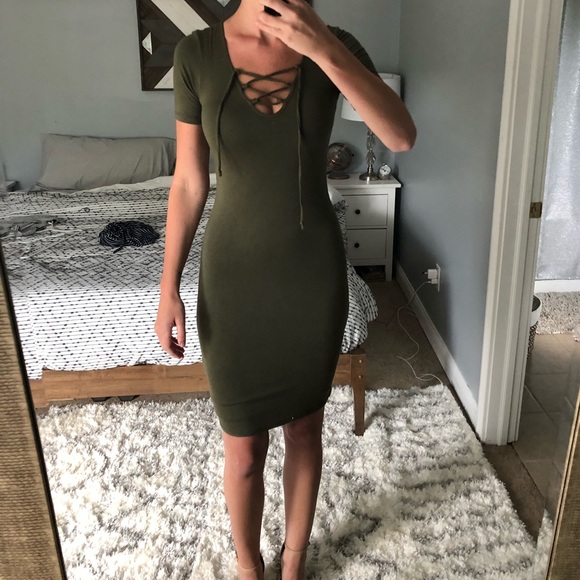 velvet torch cap sleeve midi dress